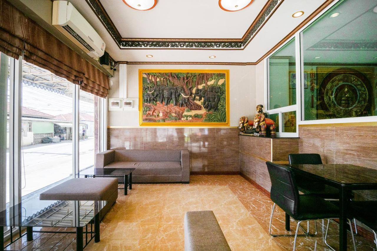Oyo 836 Pk Residence Sattahip Exterior photo