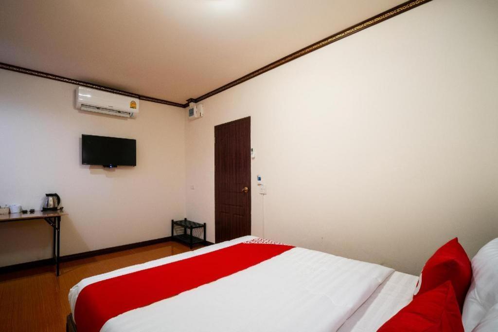 Oyo 836 Pk Residence Sattahip Exterior photo